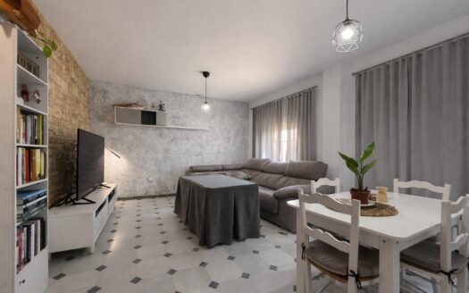 Chalet adosado en venta en Calle Nueva